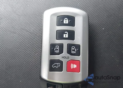 2017 Toyota Sienna Se Premium 8 Passenger z USA, uszkodzony, nr VIN 5TDXZ3DC4HS880185